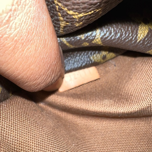 Beautiful Authentic Totally - Picture 7 of 15